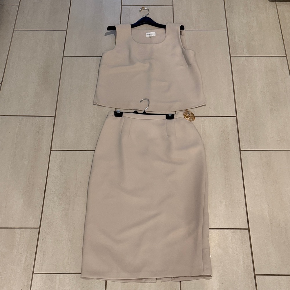 Chic Beige Women's Skirt Set